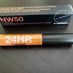 MAC STUDIO FIX 24-HOUR SMOOTH WEAR CONCEALER NW50
